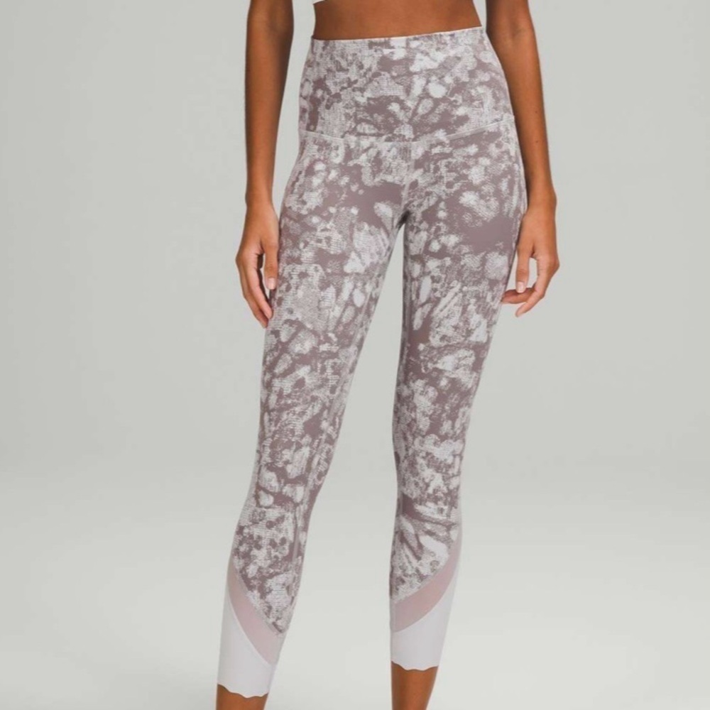 Lululemon 10 Wunder Under Scalloped Hem High-Rise Crop 23" *Luxtreme Roll Down